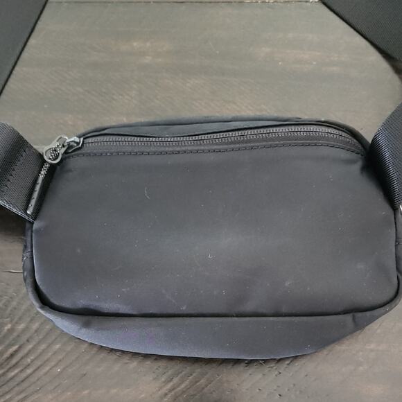 LULULEMON Everywhere Belt Bag Purse 1L Unisex Black - Picture 4 of 8